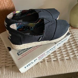 Bob’s by Sketchers like new wore once.